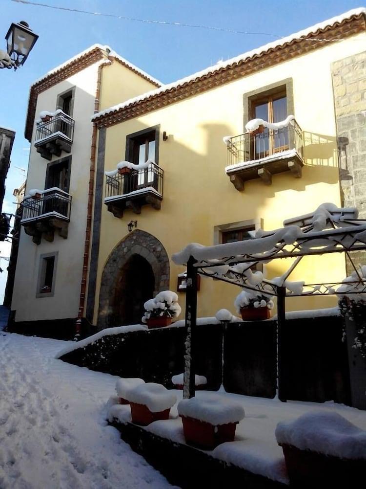 Hotel Federico II Castiglione De Sicilia Dış mekan fotoğraf